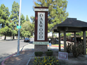 Oakwoods Apartments Directional Signage