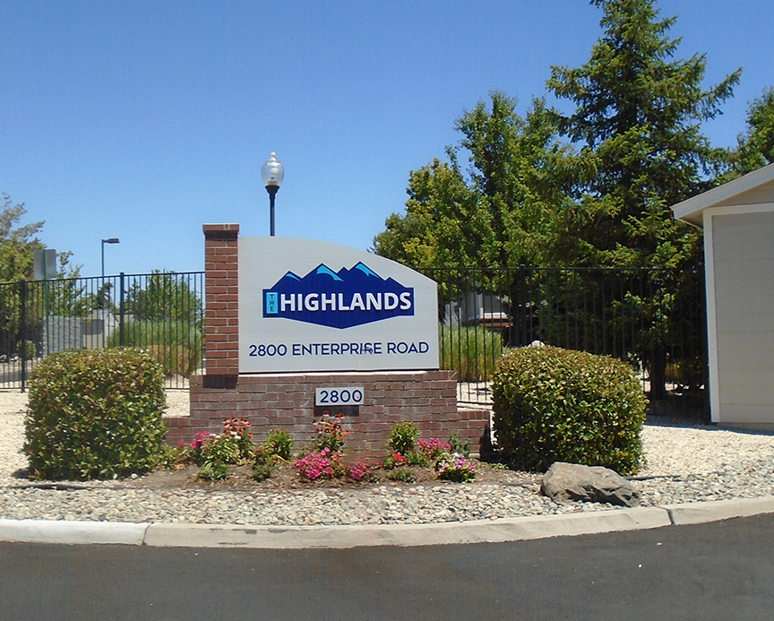 The Highlands Monument sign